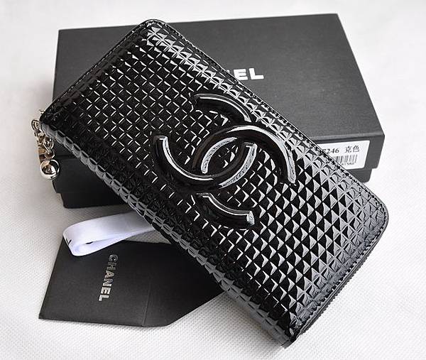 Chanel-37246-black-Patent-leatherzipper-wallet.jpg