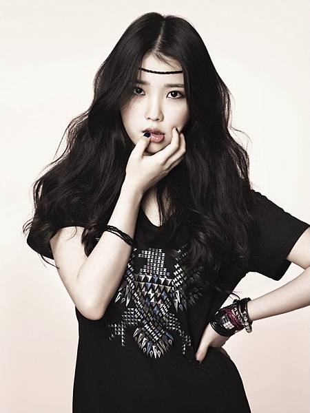 iu_in_a_hippie_look_for_g_by_guess-1233.jpg