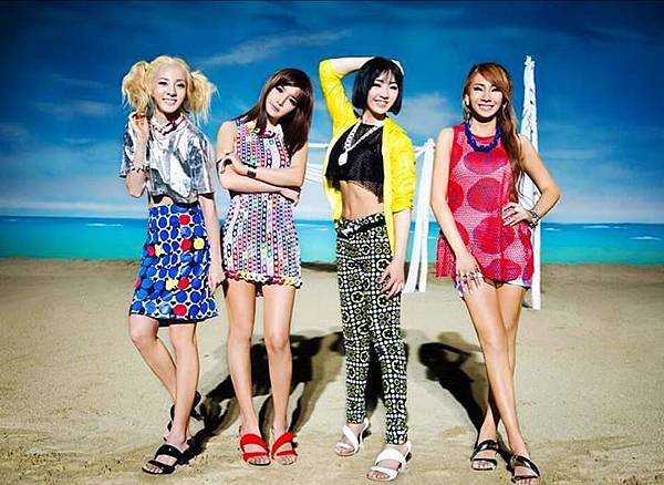 2ne1-beach-falling-in-love-teaser-without-logos.jpg