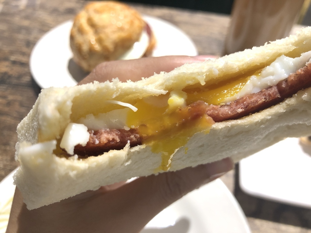 ［彰化員林］為食貓香港茶餐廳~簡單舒服的餐廳風格，餐點不貴，