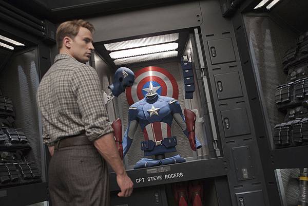 avengers-movie-image-chris-evans-01