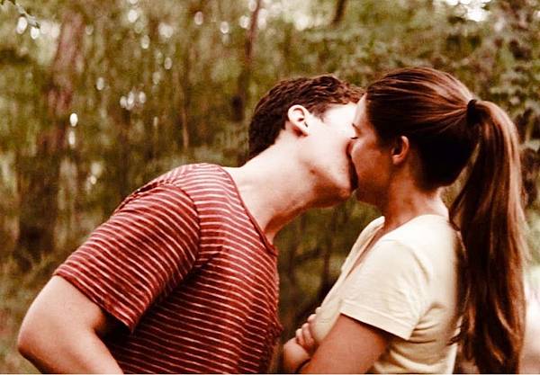 first-clip-from-the-spectacular-now-first-kiss-starring-shailene-woodley-miles-teller.jpg