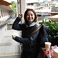 1.關渡捷運站外準備要出發的朱老師.jpg
