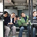 3.路途遙遠,坐上開很久的公車~.jpg