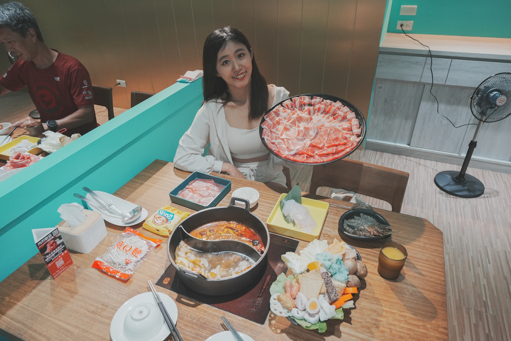 【台南火鍋推薦】肉多多火鍋 台南新光中山店｜爆炒石頭湯必點，