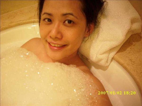 同場加映: sexy(?) bubble bath!!!