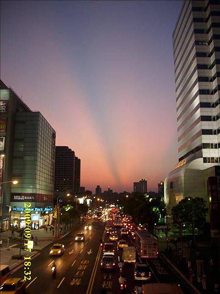 [偽lomo]9/17看聽說前的台北天空異相