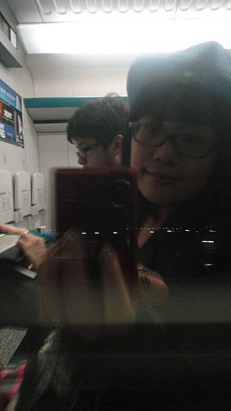 晚上坐高鐵回無情的台北,懷念台中台南的好天氣