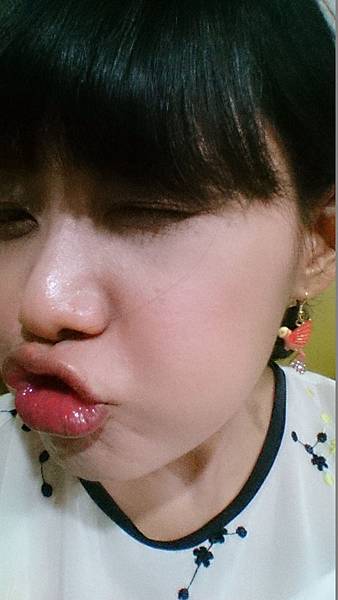 謝謝咪咪的法國耳環!有小鳥在親我的臉~~~~~