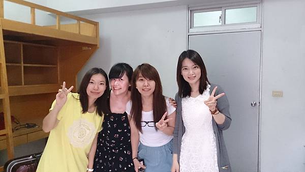 回到宿舍也不忘把美女都蒐集起來給老公評鑑!