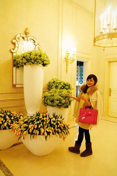 學千頌伊披外套