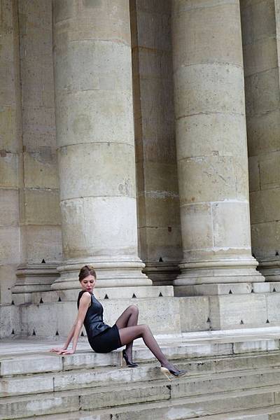 名模不畏兩度超敬業