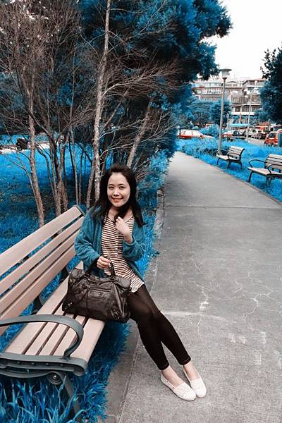 風好大,但腿很細~ 今天沒得拍,敬業在IKEA路邊公園阿寶色一下!