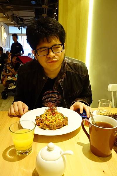 牛肉是近期吃到最好吃的,雖然不貴味道不錯但有人吃不飽