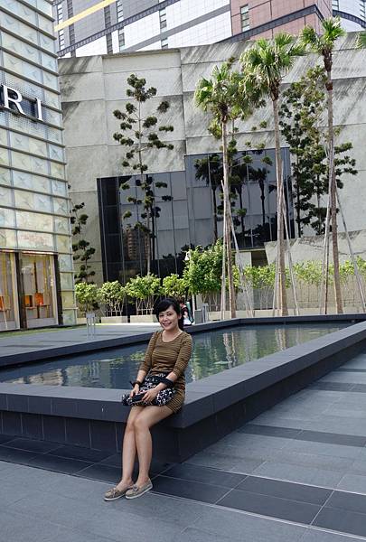 來大遠百跟花約會