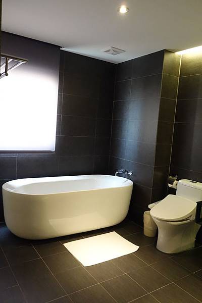 睡到五點半來泡澡