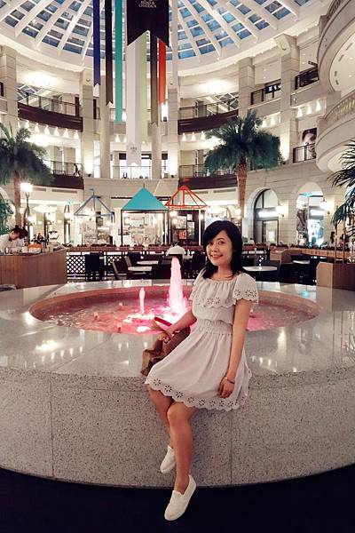 趁電話空檔隨便幫我照四張