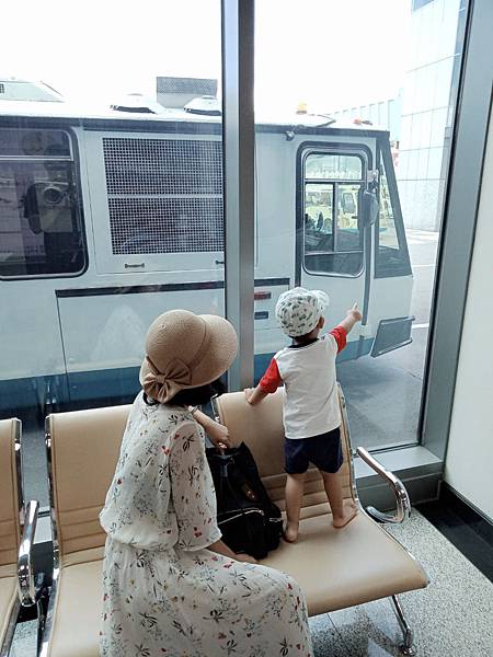 澎湖飛機注意事項 透過123旅行社代買遠東澎湖機票竟然比較貴 未滿兩歲搭國內線完全免費 Bittersweet Symphony 跟著黑羊遛小孩 痞客邦