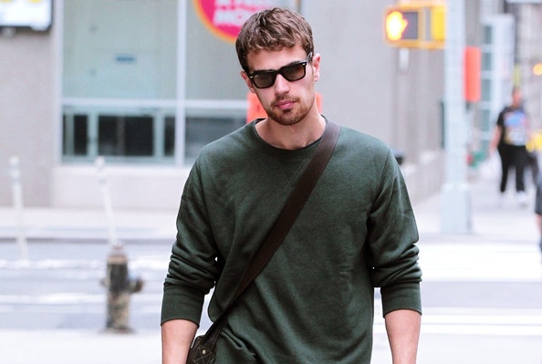 Theo+James+gives+a+wave+kHLwFkw2so8l