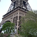 巴黎鐵塔下半部.jpg