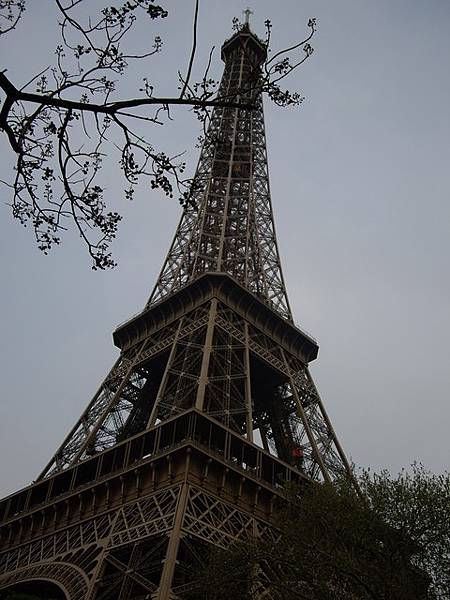 巴黎鐵塔上半部.jpg