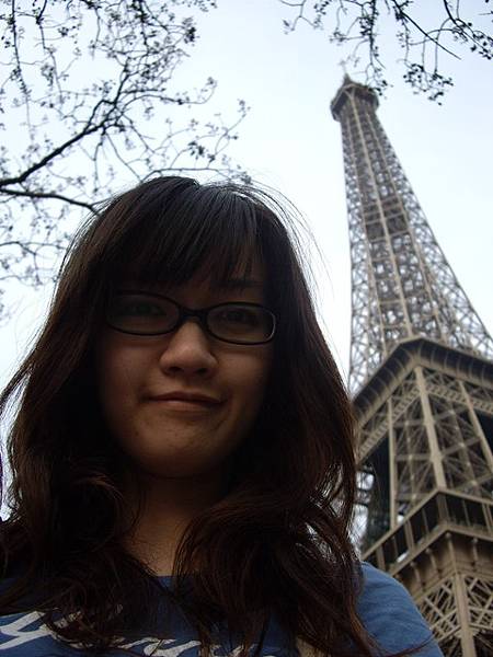 肥臉與巴黎鐵塔.jpg