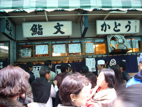 這間也很多人排隊