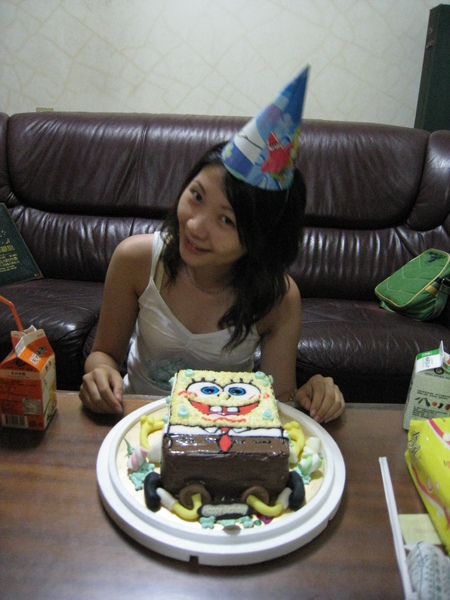 還有海綿寶寶生日帽