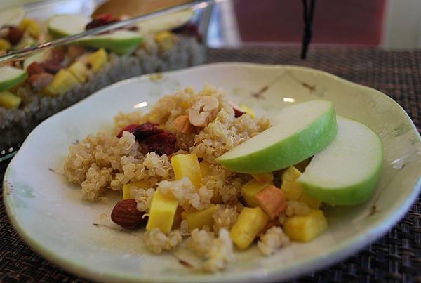 烹。安地斯山的五穀之母~高纖藜麥沙拉 Quinoa Salad w/ Apple and Sweet Potato