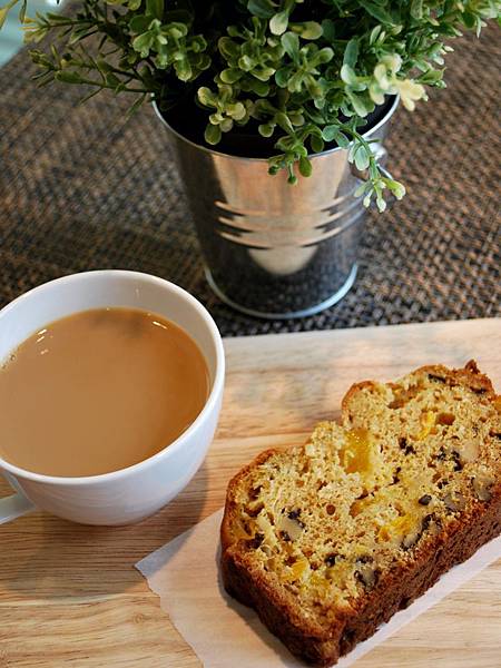 夏日搶鮮嚐之芒果椰絲核桃蛋糕 Mango, Coconut and Walnut Bread