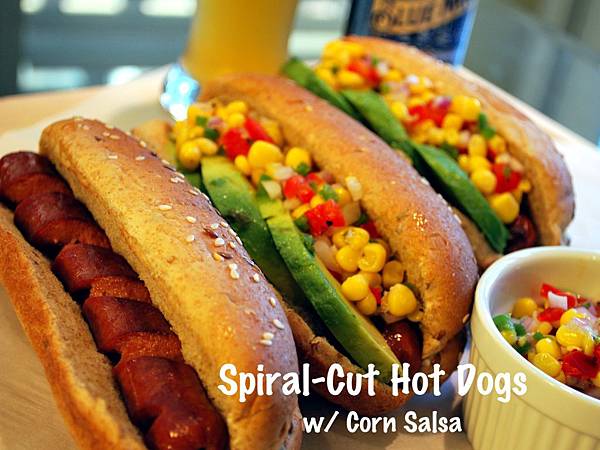 翻滾吧,燒烤魂!螺旋轉轉熱狗 Spiral-Cut Hot Dogs w/ Corn Salsa