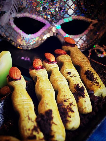 萬聖夜驚魂點心:巫婆手指餅乾 Witches