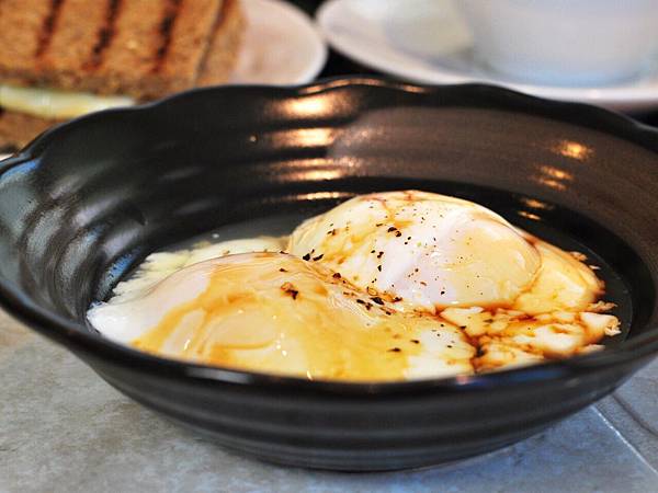 新加坡經典早餐：咖椰吐司與溫泉蛋 Kaya Toast with Soft Boiled Eggs
