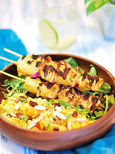 當吃膩了烤肉醬:優格烤雞肉串佐奶油薑黃飯 Yogurt Chicken Kabobs w/ Turmeric Rice