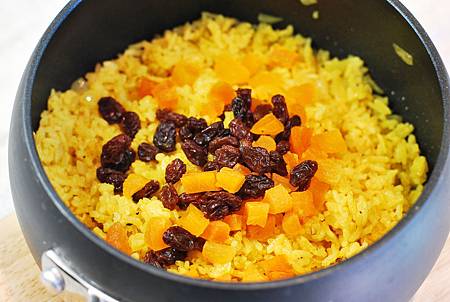 當吃膩了烤肉醬:優格烤雞肉串佐奶油薑黃飯 Yogurt Chicken Kabobs w/ Turmeric Rice