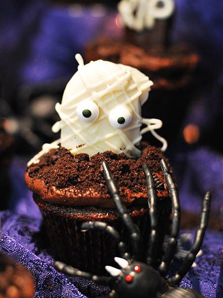搞鬼搞怪萬聖夜:木乃伊杯子蛋糕 Mummy Cupcakes