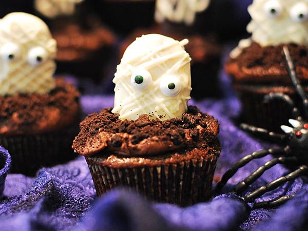 搞鬼搞怪萬聖夜:木乃伊杯子蛋糕 Mummy Cupcakes