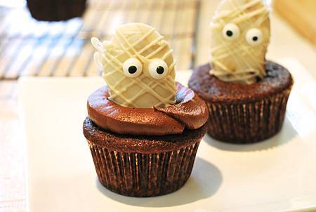 搞鬼搞怪萬聖夜:木乃伊杯子蛋糕 Mummy Cupcakes