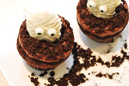 搞鬼搞怪萬聖夜:木乃伊杯子蛋糕 Mummy Cupcakes