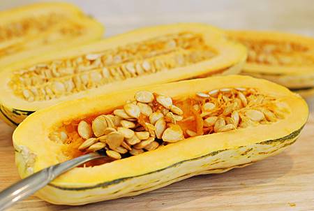 大餐間的小輕食：烤南瓜庫斯庫斯溫沙拉 Roasted Delicata Squash w/ Couscous Salad