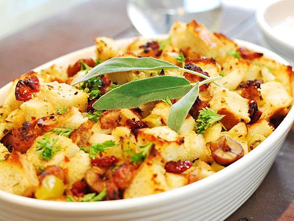 比火雞更期待的:香腸栗子蘋果填料 Sausage, Chestnut and Apple Stuffing