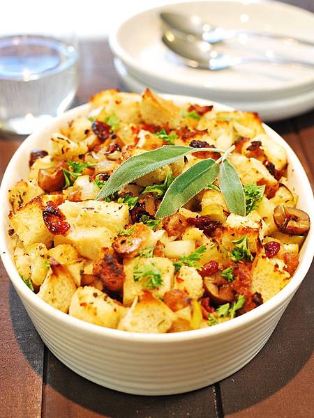 比火雞更期待的:香腸栗子蘋果填料 Sausage, Chestnut and Apple Stuffing