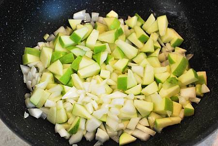 比火雞更期待的:香腸栗子蘋果填料 Sausage, Chestnut and Apple Stuffing
