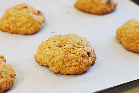 復活節小兔獻禮：紅蘿蔔乳酪夾心餅乾 Carrot Cake Sandwich Cookies