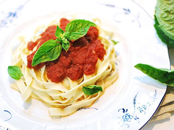 義大利媽媽經典：手工義大利麵佐蕃茄羅勒醬 Homemade Pasta w/ Marinara Sauce 