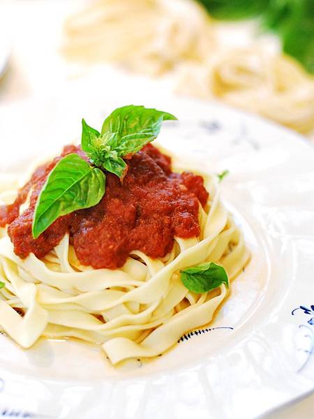 義大利媽媽經典：手工義大利麵佐蕃茄羅勒醬 Homemade Pasta w/ Marinara Sauce 