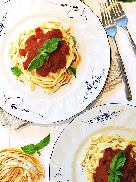 義大利媽媽經典:手工義大利麵佐蕃茄羅勒醬 Homemade Pasta w/ Marinara Sauce