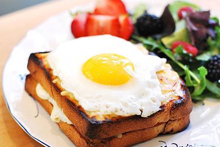 老闆，來份法式火腿蛋吐司！庫克太太三明治 Croque Madame Sandwich