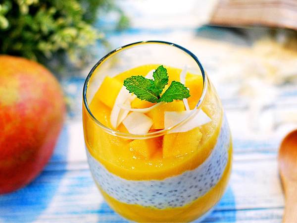 30秒清爽甜點!芒果椰香奇亞籽優格布丁 Mango & Coconut Chia Seed Pudding