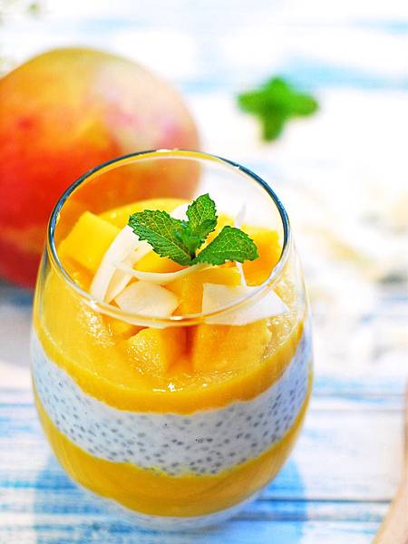 30秒清爽甜點！芒果椰香奇亞籽優格布丁 Mango & Coconut Chia Seed Pudding